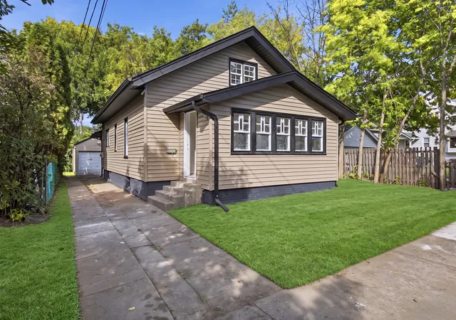 Photo 3 of Single family home for sale at 918 21st Avenue, Rockford, IL 61104 | MLS# 12786535 | Listing updated on 2026-10-21