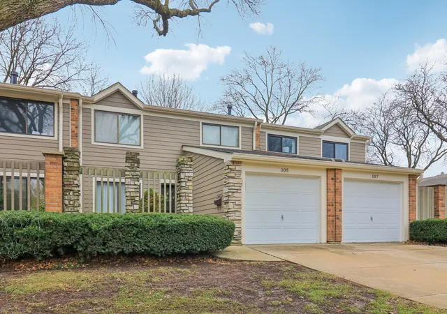 Townhouse for sale at 105 W Dover Dr, Mount Prospect, IL 60056 | MLS# 12786550