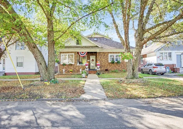 Single family home for sale at 305 W Stanton St, Streator, IL 61364 | MLS# 12786552