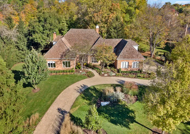 Single family home for sale at 602 Fox Glen Dr, St. Charles, IL 60174 | MLS# 12786555