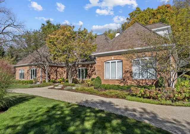 Photo 2 of Single family home for sale at 602 Fox Glen Dr, St. Charles, IL 60174 | MLS# 12786555 | Listing updated on 2026-10-29