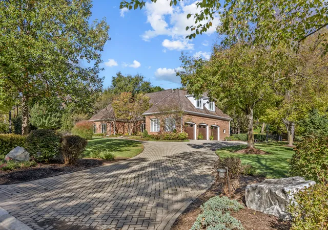 Photo 3 of Single family home for sale at 602 Fox Glen Dr, St. Charles, IL 60174 | MLS# 12786555 | Listing updated on 2026-10-29