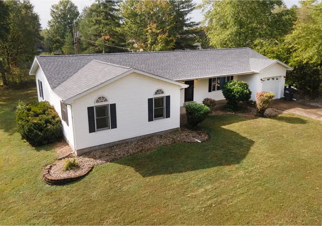 Photo 1 of Single family home for sale at 1337 Vercliff Dr, Carbondale, IL 62902 | MLS# 12786559 | Listing updated on 2026-10-21