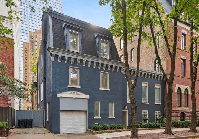 Photo 1 of Sale Pending at 29 W Chestnut St #5A, Chicago, IL 60610 | MLS# 12786560 | Listing updated on 2026-10-22