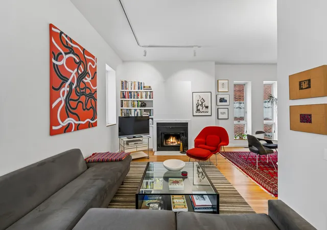 Photo 3 of Sale Pending at 29 W Chestnut St #5A, Chicago, IL 60610 | MLS# 12786560 | Listing updated on 2026-10-22