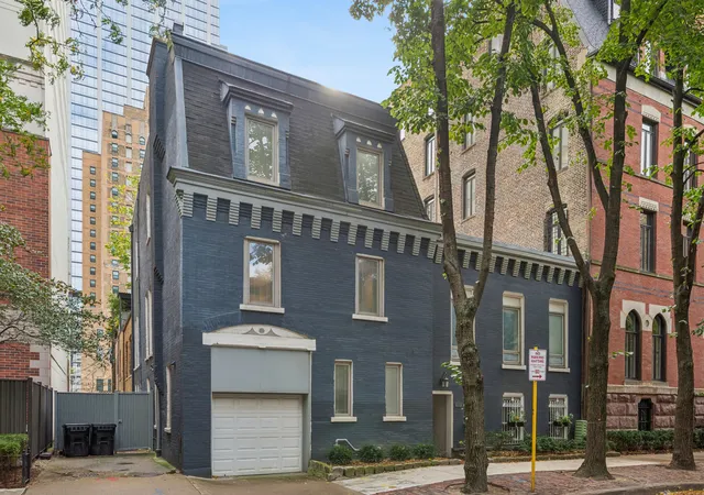 Photo 1 of Townhouse for sale at 29 W Chestnut St #5A, Chicago, IL 60610 | MLS# 12786560 | Listing updated on 2026-10-20