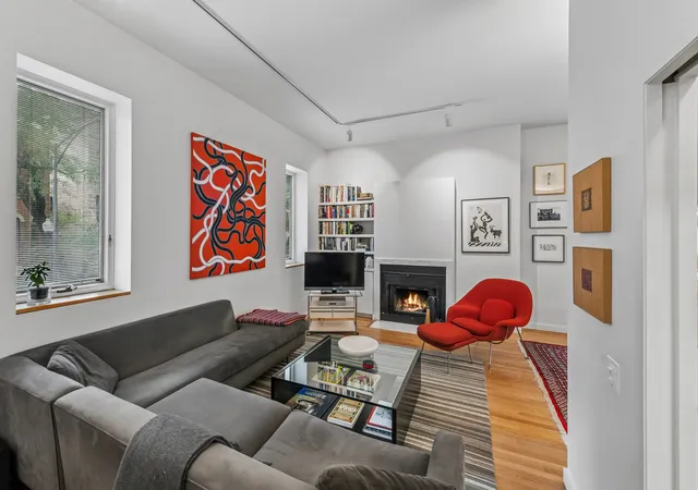Photo 2 of Townhouse for sale at 29 W Chestnut St #5A, Chicago, IL 60610 | MLS# 12786560 | Listing updated on 2026-10-20