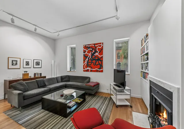 Photo 3 of Townhouse for sale at 29 W Chestnut St #5A, Chicago, IL 60610 | MLS# 12786560 | Listing updated on 2026-10-20