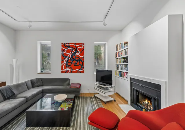 Photo 4 of Townhouse for sale at 29 W Chestnut St #5A, Chicago, IL 60610 | MLS# 12786560 | Listing updated on 2026-10-20