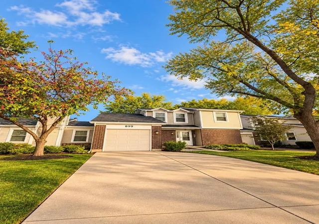 Photo 2 of Townhouse for sale at 899 Colony Lake Dr, Schaumburg, IL 60194 | MLS# 12786561 | Listing updated on 2026-10-21