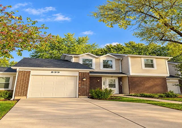 Photo 3 of Townhouse for sale at 899 Colony Lake Dr, Schaumburg, IL 60194 | MLS# 12786561 | Listing updated on 2026-10-21