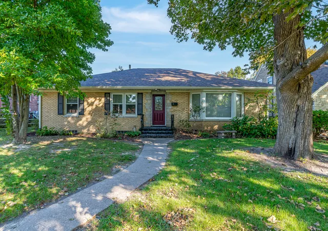 Single family home for sale at 2840 E Pleasant St, Davenport, IA 52803 | MLS# 12786575