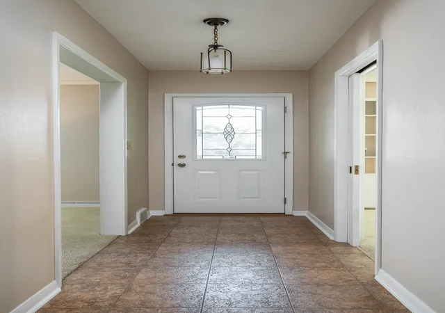 Photo 2 of Single family home for sale at 2840 E Pleasant St, Davenport, IA 52803 | MLS# 12786575 | Listing updated on 2026-10-24