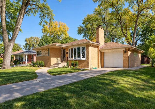 Photo 1 of Single family home for sale at 307 N Patton Ave, Arlington Heights, IL 60005 | MLS# 12786582 | Listing updated on 2026-10-28