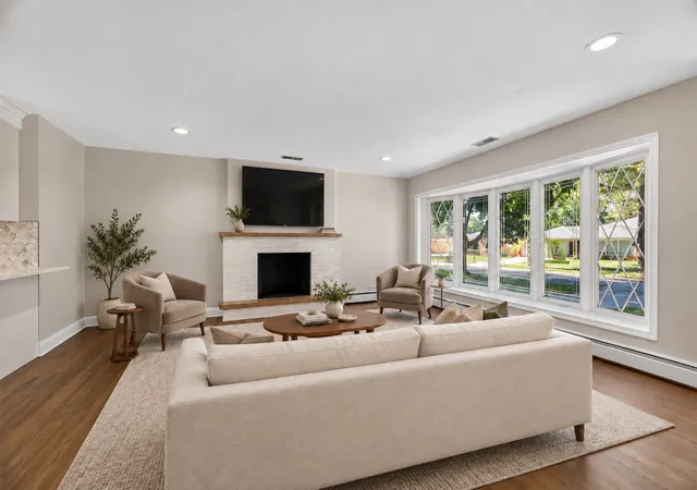 Photo 2 of Single family home for sale at 307 N Patton Ave, Arlington Heights, IL 60005 | MLS# 12786582 | Listing updated on 2026-10-28