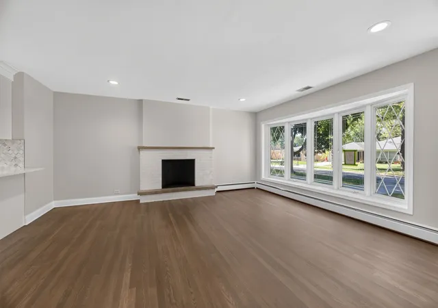 Photo 3 of Single family home for sale at 307 N Patton Ave, Arlington Heights, IL 60005 | MLS# 12786582 | Listing updated on 2026-10-28