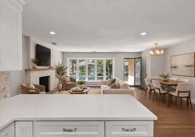 Photo 4 of Single family home for sale at 307 N Patton Ave, Arlington Heights, IL 60005 | MLS# 12786582 | Listing updated on 2026-10-28