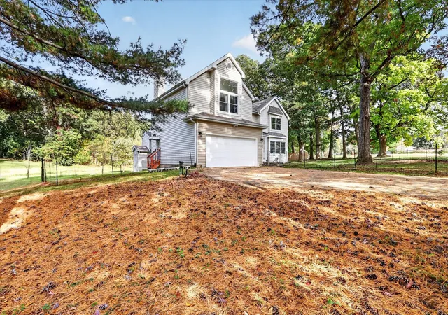 Photo 2 of Single family home for sale at 5695 S Park Pl Dr, Rochelle, IL 61068 | MLS# 12786589 | Listing updated on 2026-10-20