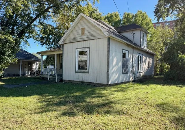 Photo 1 of Single family home for sale at 711 Wisely St, Murphysboro, IL 62966 | MLS# 12786595 | Listing updated on 2026-10-20