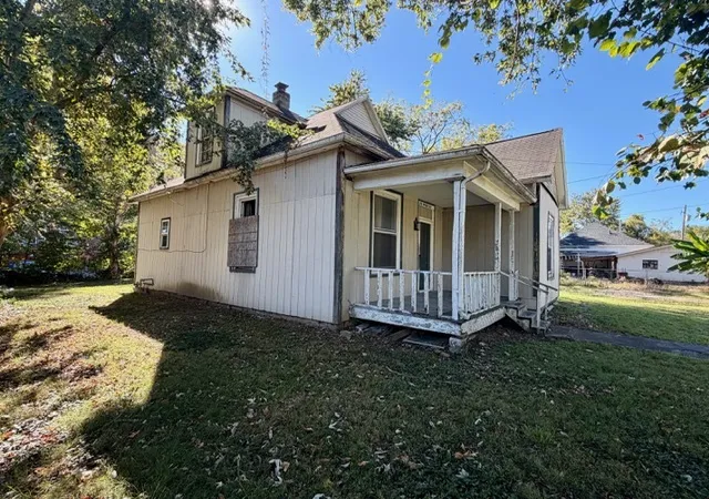 Photo 2 of Single family home for sale at 711 Wisely St, Murphysboro, IL 62966 | MLS# 12786595 | Listing updated on 2026-10-20