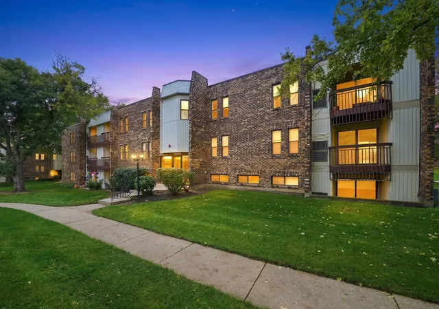 Condo for sale at 2214 Country Clb Dr #25C, Woodridge, IL 60517 | MLS# 12786606