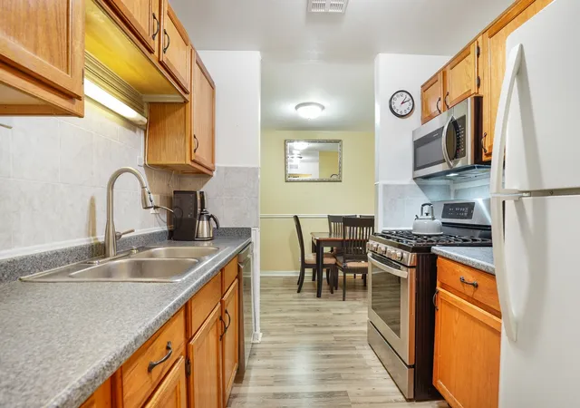 Photo 4 of Condo for sale at 5a Kingery Quarter #5-104, Willowbrook, IL 60527 | MLS# 12786612 | Listing updated on 2026-10-21