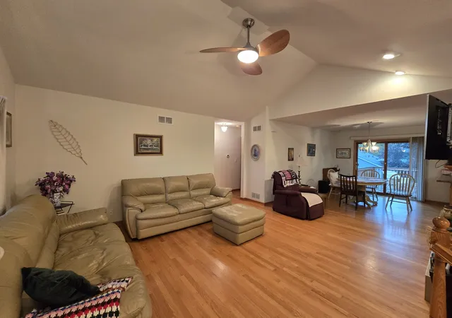 Photo 4 of Single family home for sale at 330 Kirkwood Ave, Winthrop Harbor, IL 60096 | MLS# 12786613 | Listing updated on 2026-10-22