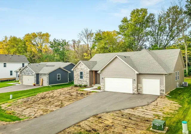 Photo 3 of Single family home for sale at 9874 Hawks Pointe Trl, Roscoe, IL 61073 | MLS# 12786630 | Listing updated on 2026-10-22