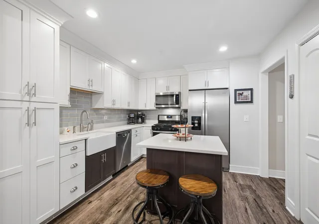 Photo 4 of Townhouse for sale at 5427 Ashbrook Pl, Downers Grove, IL 60515 | MLS# 12786646 | Listing updated on 2026-10-22