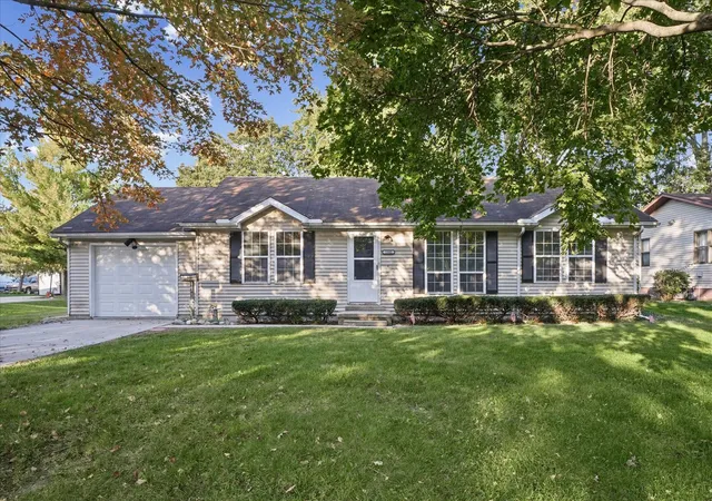 Photo 2 of Single family home for sale at 1102 N Union Dr, Monticello, IL 61856 | MLS# 12786650 | Listing updated on 2026-10-28