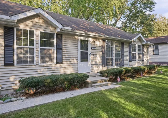 Photo 3 of Single family home for sale at 1102 N Union Dr, Monticello, IL 61856 | MLS# 12786650 | Listing updated on 2026-10-28