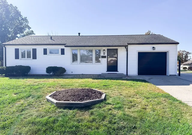 Photo 1 of Single family home for sale at 9 Glenview Dr, Decatur, IL 62521 | MLS# 12786651 | Listing updated on 2026-10-22