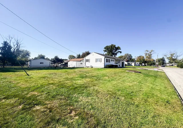 Photo 21 of Single family home for sale at 9 Glenview Dr, Decatur, IL 62521 | MLS# 12786651 | Listing updated on 2026-10-22