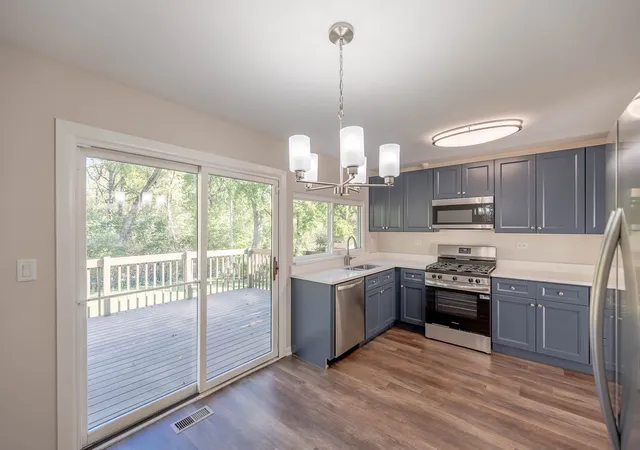 Photo 4 of Single family home for sale at 540 Circle Dr, University Park, IL 60484 | MLS# 12786652 | Listing updated on 2026-10-21