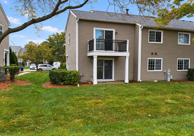 Photo 18 of Townhouse for sale at 2127 Southwind Cir, Schaumburg, IL 60194 | MLS# 12786657 | Listing updated on 2026-10-27