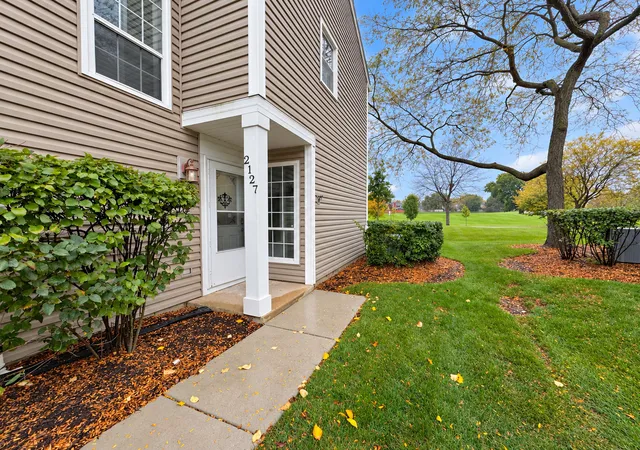 Photo 3 of Townhouse for sale at 2127 Southwind Cir, Schaumburg, IL 60194 | MLS# 12786657 | Listing updated on 2026-10-22