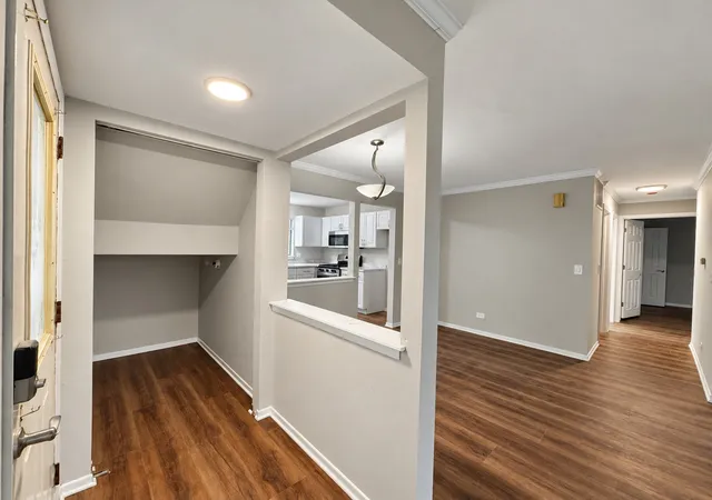 Photo 4 of Townhouse for sale at 2127 Southwind Cir, Schaumburg, IL 60194 | MLS# 12786657 | Listing updated on 2026-10-22