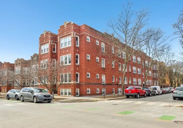 Condo for sale at 2609 W Gunnison St #3, Chicago, IL 60625 | MLS# 12786663