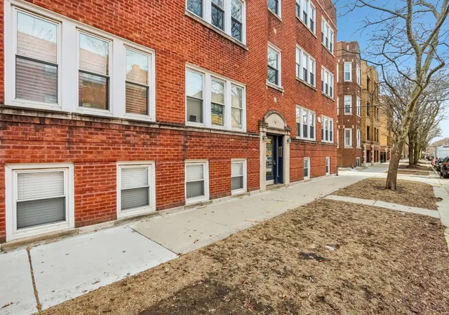 Photo 2 of Condo for sale at 2609 W Gunnison St #3, Chicago, IL 60625 | MLS# 12786663 | Listing updated on 2026-10-22