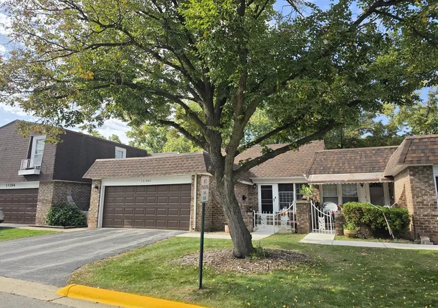Photo 2 of Townhouse for sale at 1s282 Holyoke Ln, Villa Park, IL 60181 | MLS# 12786675 | Listing updated on 2026-10-22