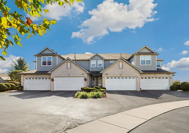 Townhouse for sale at 18425 S Century Ct, Tinley Park, IL 60477 | MLS# 12786676