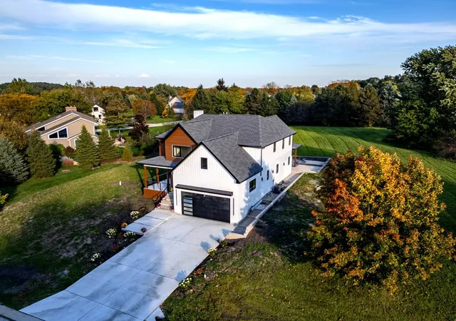 Photo 2 of Single family home for sale at 178 Meadowlark Dr, Hawthorn Woods, IL 60047 | MLS# 12786677 | Listing updated on 2026-10-22