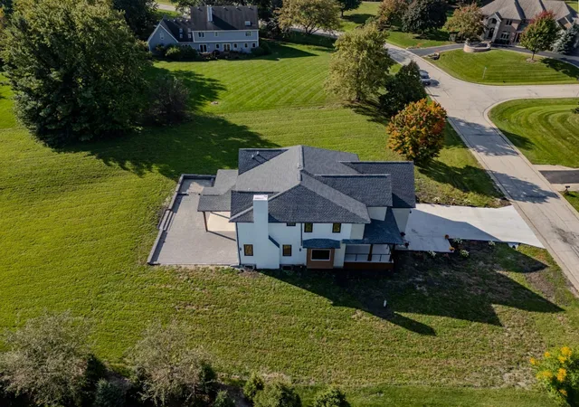 Photo 3 of Single family home for sale at 178 Meadowlark Dr, Hawthorn Woods, IL 60047 | MLS# 12786677 | Listing updated on 2026-10-22
