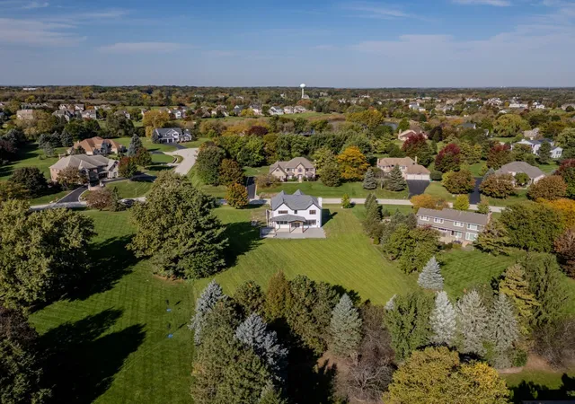 Photo 3 of Single family home for sale at 178 Meadowlark Dr, Hawthorn Woods, IL 60047 | MLS# 12786677 | Listing updated on 2026-10-22