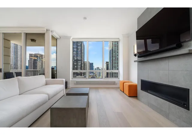 Photo 2 of Condo for sale at 55 E Erie St #2006, Chicago, IL 60611 | MLS# 12786680 | Listing updated on 2026-10-17