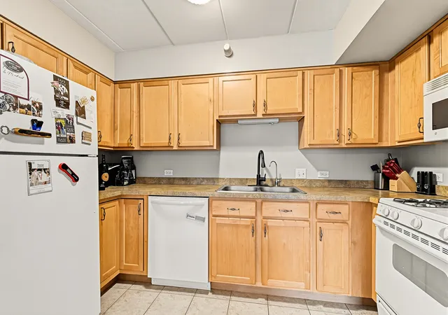 Listing Photo 5 - Condo for sale in building located at 1053 Ashley Ct S, Lockport, IL 60441 - Unit #2A