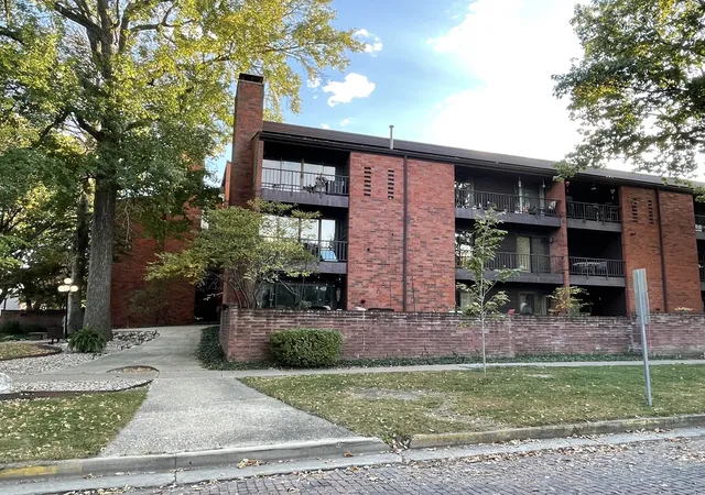 Photo 2 of Condo for sale at 107 N Elm St #311, Champaign, IL 61820 | MLS# 12786697 | Listing updated on 2026-10-21
