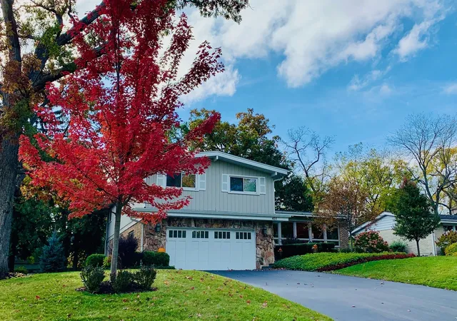 Single family home for sale at 451 Heather Ln, Lake Forest, IL 60045 | MLS# 12786703
