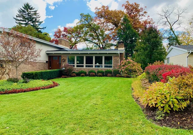 Photo 1 of Single family home for sale at 451 Heather Ln, Lake Forest, IL 60045 | MLS# 12786703 | Listing updated on 2026-10-27