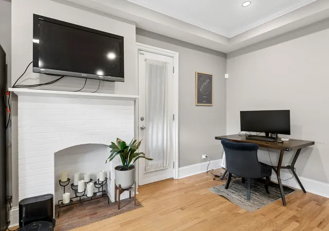Listing Photo 1 - Condo for sale in building located at 914 W Schubert Ave, Chicago, IL 60614 - Unit #1